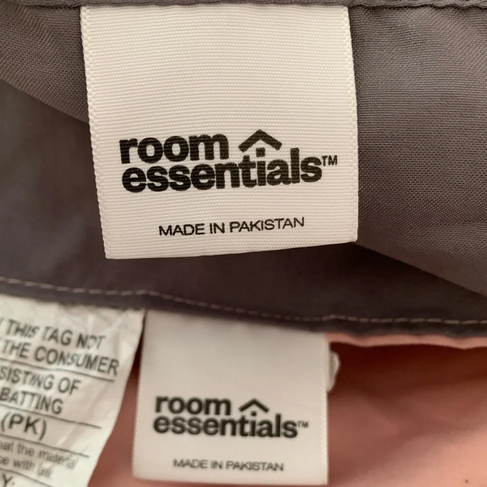 Room Essentials Comforter & Sham 2 PC Bed Set Reversible Pink Grey Twin XL
